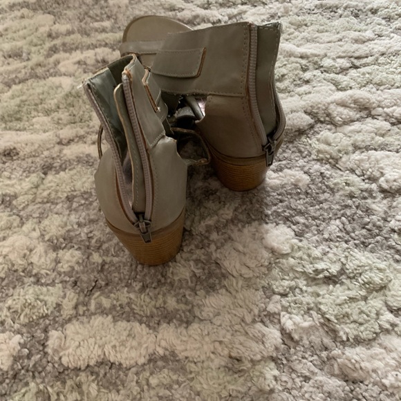 MADDENGIRL Isobel Block Heel Sandals (3/$36) - Picture 3 of 5